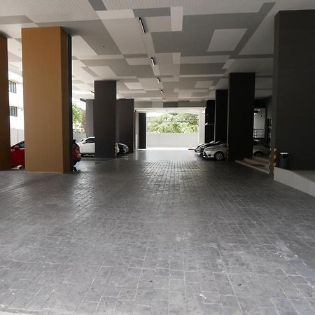 Aeras - The Ultimate Beachfront Experience Pantai Jomtien Bagian luar foto