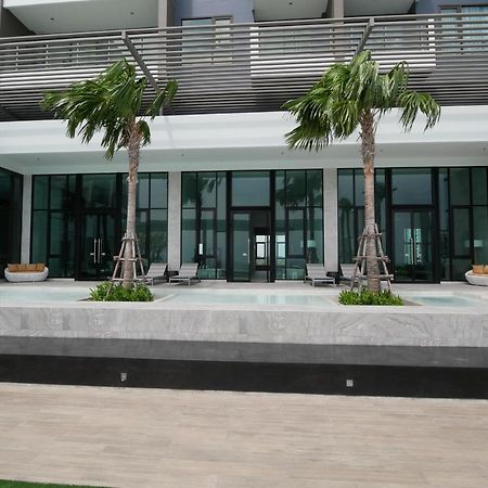 Aeras - The Ultimate Beachfront Experience Pantai Jomtien Bagian luar foto
