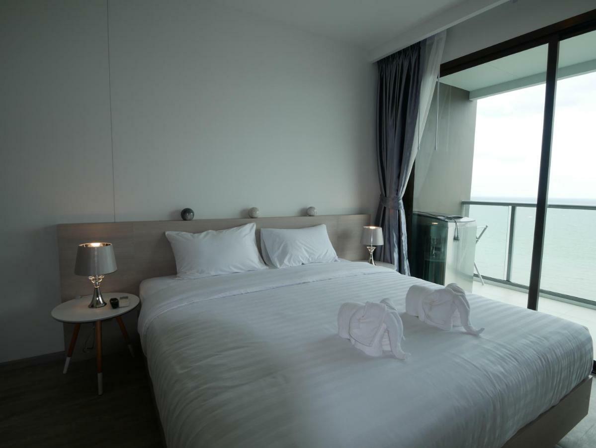 Aeras - The Ultimate Beachfront Experience Pantai Jomtien Bagian luar foto