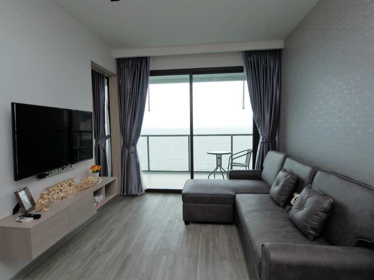 Aeras - The Ultimate Beachfront Experience Pantai Jomtien Bagian luar foto