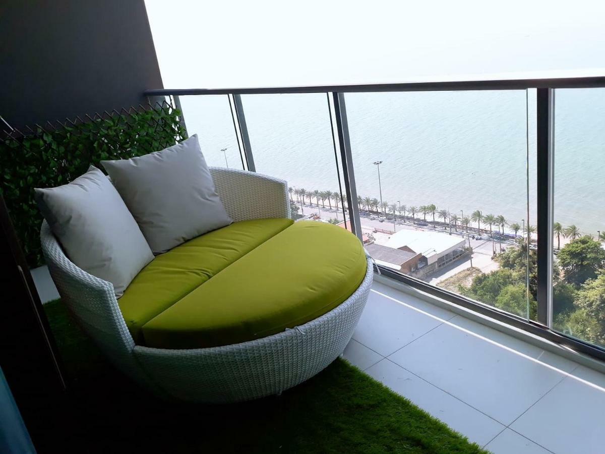 Aeras - The Ultimate Beachfront Experience Pantai Jomtien Bagian luar foto