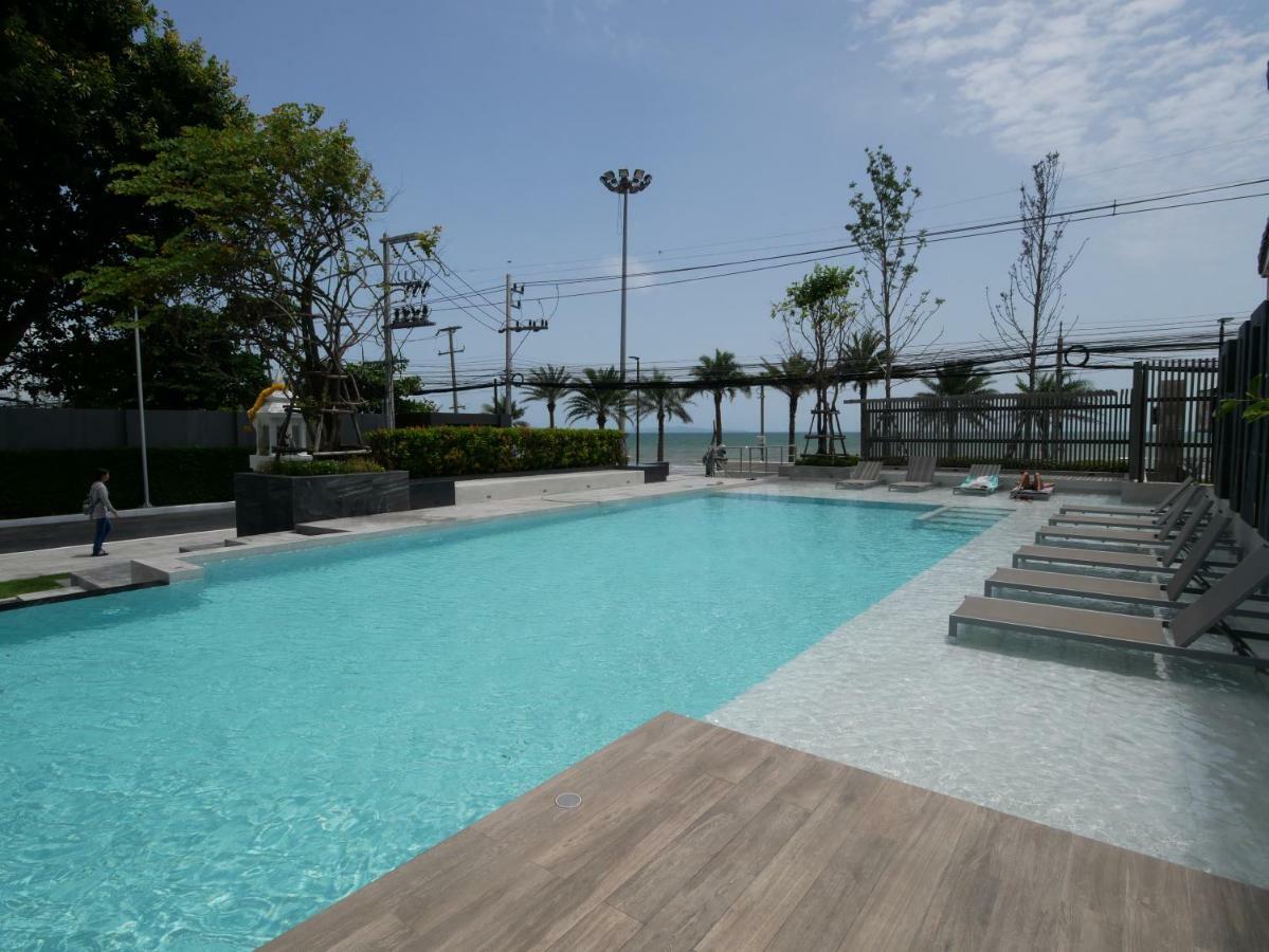 Aeras - The Ultimate Beachfront Experience Pantai Jomtien Bagian luar foto