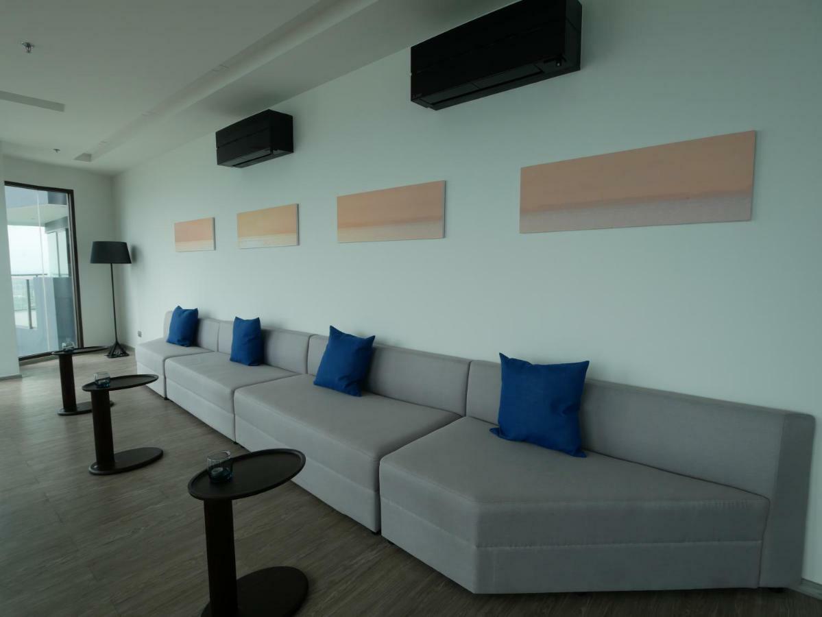 Aeras - The Ultimate Beachfront Experience Pantai Jomtien Bagian luar foto