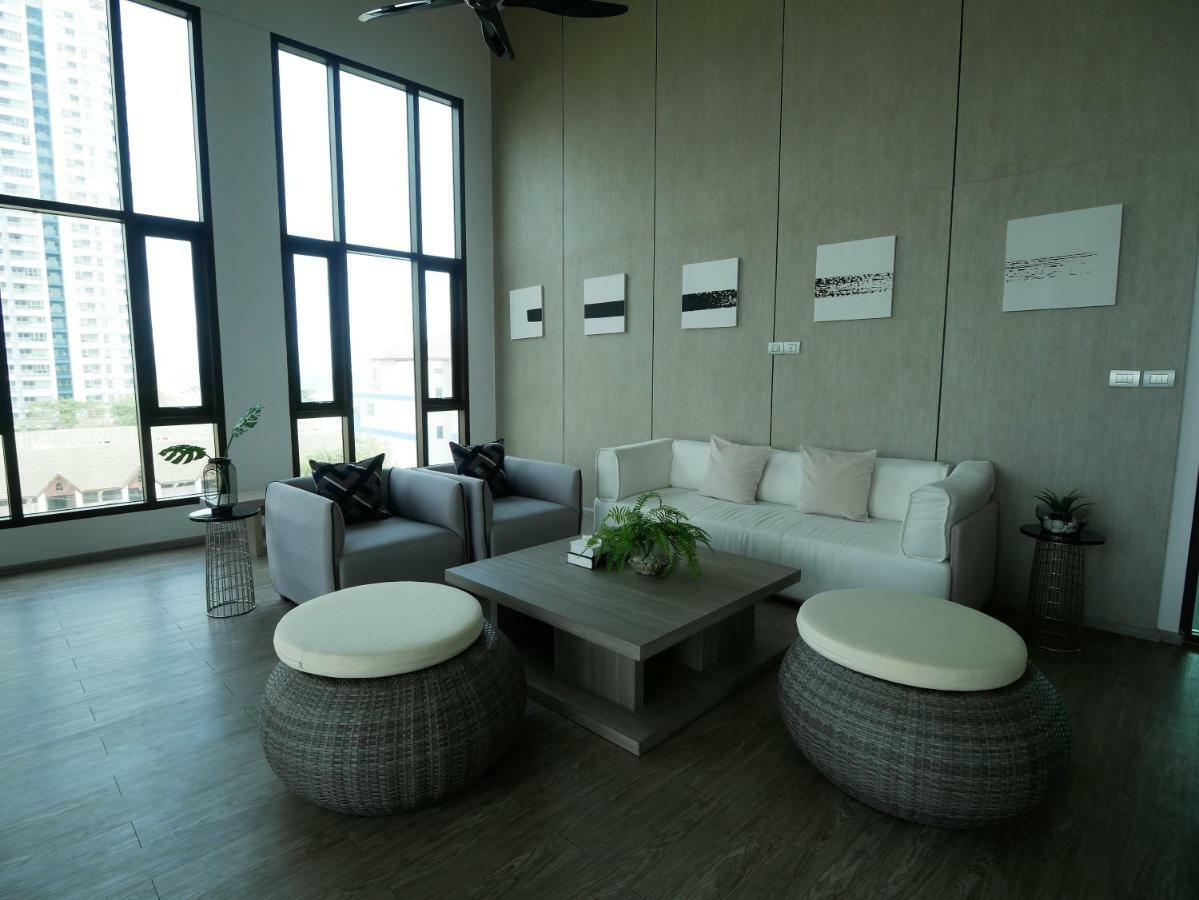 Aeras - The Ultimate Beachfront Experience Pantai Jomtien Bagian luar foto