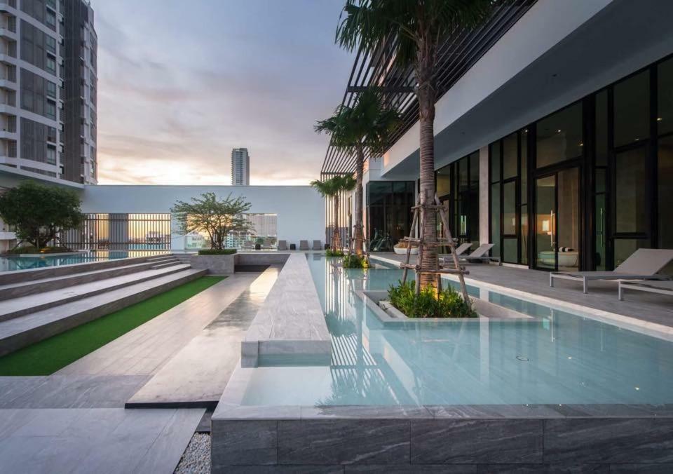 Aeras - The Ultimate Beachfront Experience Pantai Jomtien Bagian luar foto