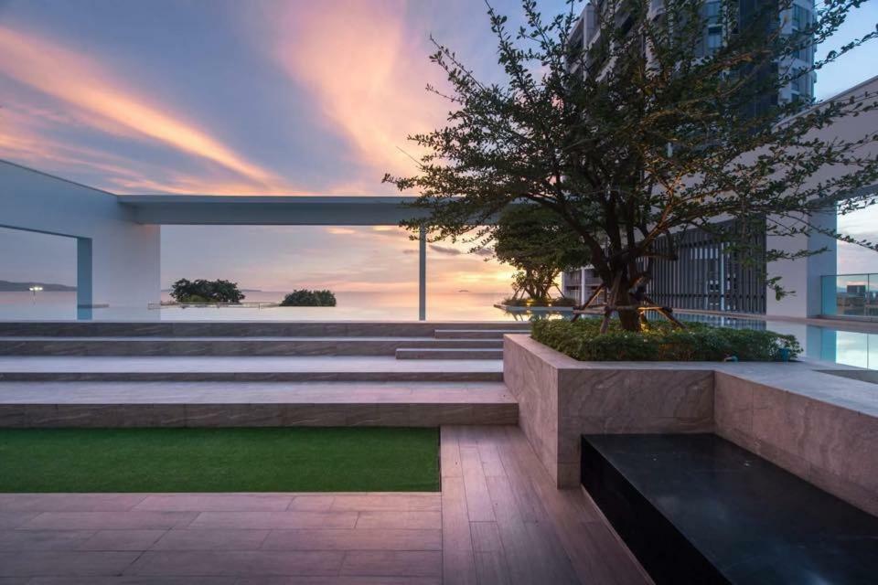 Aeras - The Ultimate Beachfront Experience Pantai Jomtien Bagian luar foto